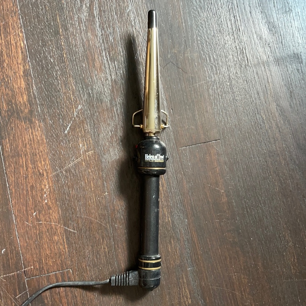 Helen of Troy 1.25 barrel curling wand.